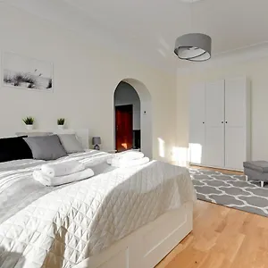  Apartament Lion - Palermo Spacious Family 3 Min Walk From The